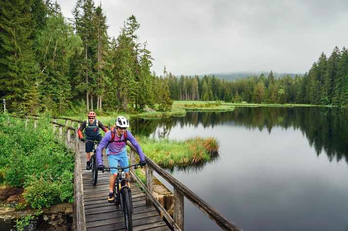 Die beiden Guides Peter Hanke und Matthias Lenk kennen im Fichtelgebirge mehr Trails als das Landesvermessungsamt.