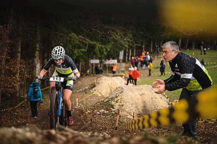 A coach should always keep an eye on their athletes' stress levels. The relationship between athlete and coach can prevent overtraining at an early stage.