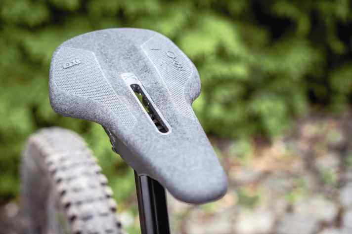 Der Sixpack Evo Rail Ultra ist ein echtes Leichtgewicht straffer Polsterung, massig Grip und cleverem Montagesystem