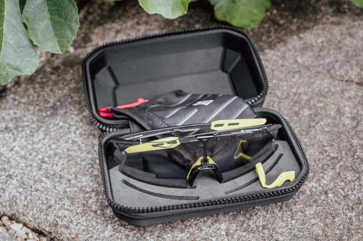 Im großen Hardcase hätte auch noch eine Wechselscheibe Platz. Der Scheibentausch ist aber fummelig