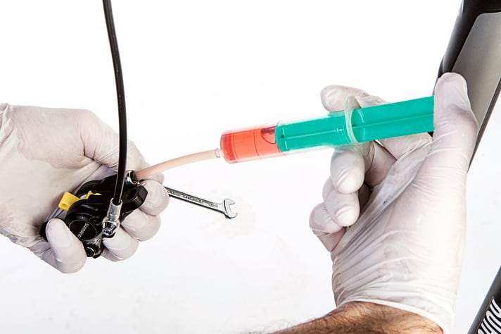 Another clear sign of air in the brake system is a spongy or constantly shifting pressure point. Then you need to bleed the disc brake. We recommend visiting a bike workshop for this.