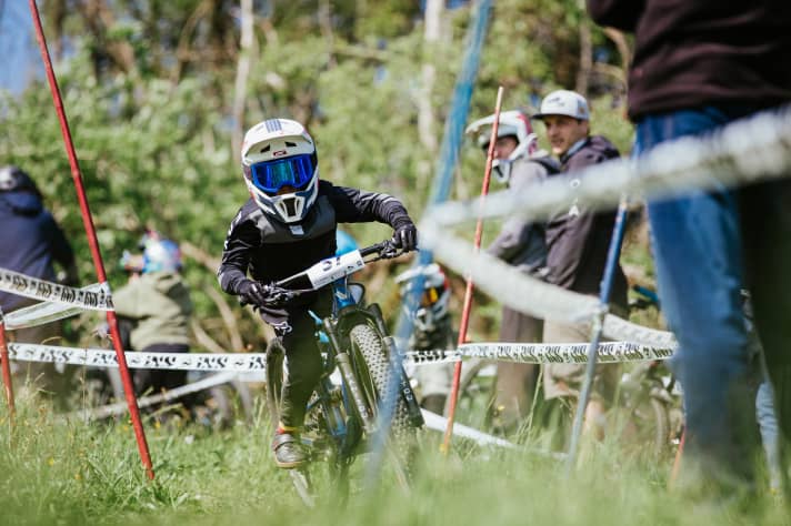 With the right children's mountain bike, many children are already real athletes.
