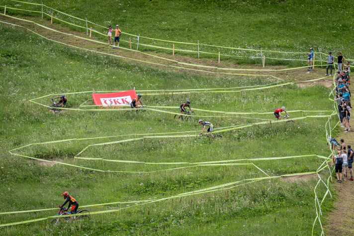 Lots of flowing passages, a long climb and the descent: this course suited Elias very well.