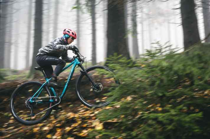 Lightweight wheels and good traction give the VPace hardtail wings on the climbs.