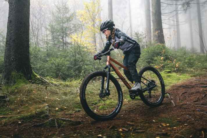 How does the latest children's mountain bike from Woom actually ride? At the Ghost BIKE Cross Country Youth Camp, the young participants stepped in as junior testers.