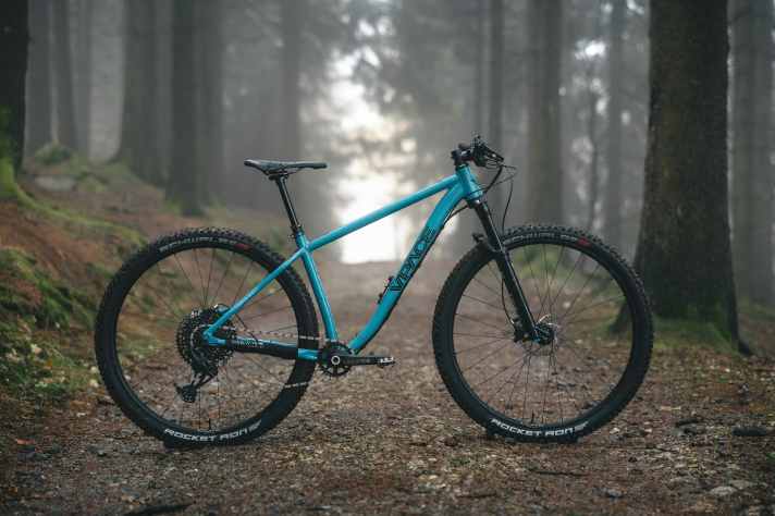 Ein vielseitiges Hardtail, wie das VPace Matz 29L kann das perfekte Spielzeug für den Mountainbike-Nachwuchs sein.
