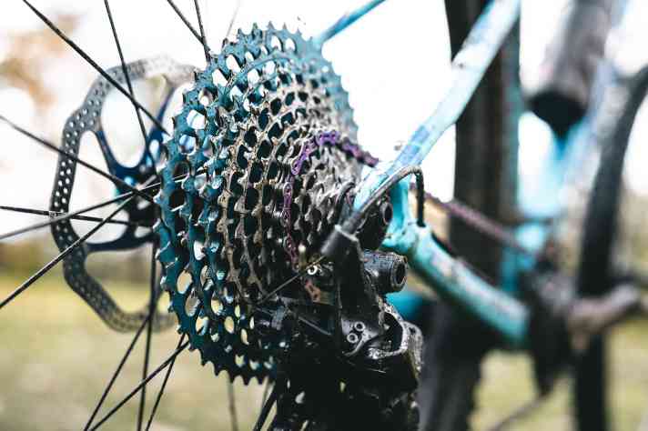 Dank Extrawurst läuft die Tuning-Kassette nun knarzfrei und wird von einer farbigen Kette angetrieben.