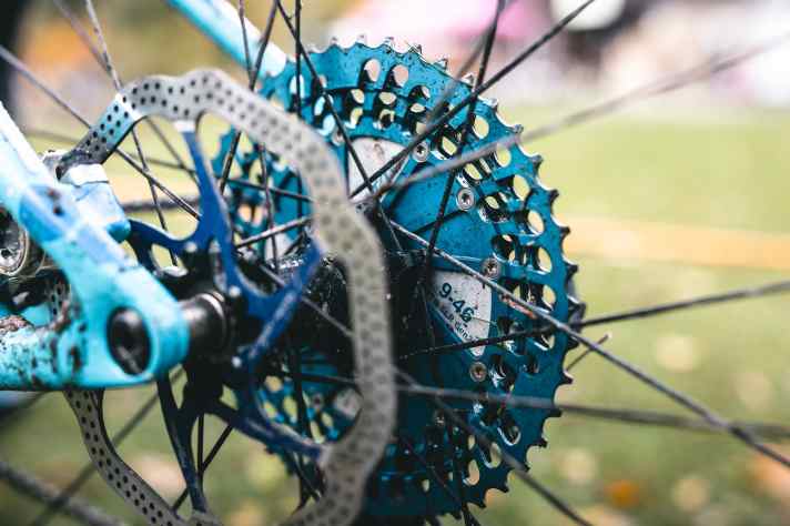 The 12-speed cassette with 9-46 teeth was a particularly labour-intensive patient on the custom mountain bike.