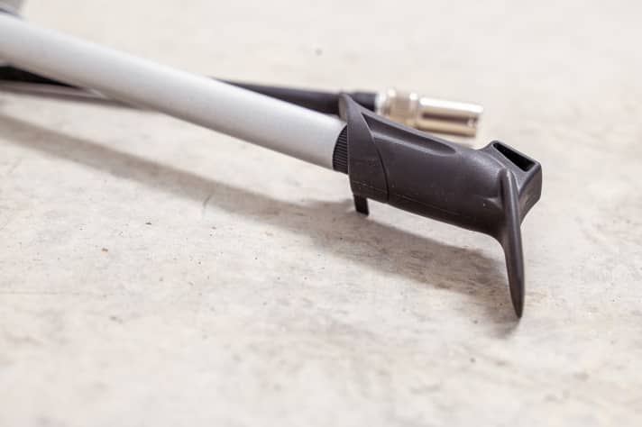 Der Griff aus Kunststoff ist etwas kantig - unangenehm bei hohen Drücken