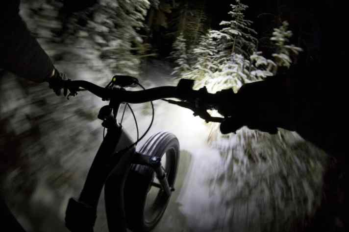 Night rides in winter? No more after dusk at the latest, please. That time is stressful enough for the game.
