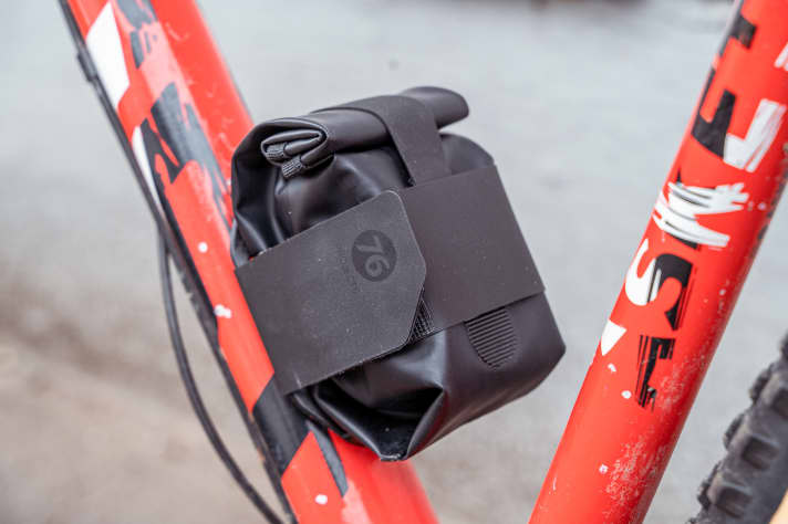 If you want to keep your tools clean, the version with a pannier is worthwhile