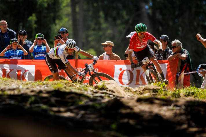 Der Schweizer Olympiazweite von Tokio greift seit 2023 wieder im UCI Mountainbike-Worldcup an, hier im selben Jahr in Lenzerheide. Dort trifft er wieder auf seinen Landsmann Nino Schurter.