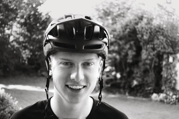 Tobias Brehler, BIKE-Tester: Selbst die bes­ten Hardtails erreichen beim Sitzkomfort gerade mal zehn Millimeter Flex an der Sattelstütze. Hier bietet das Softtail mit 27 Millimetern einen echten Komfort­gewinn – empfehlen können wir das Lee Cougan allerdings nur leichten Fahrern.