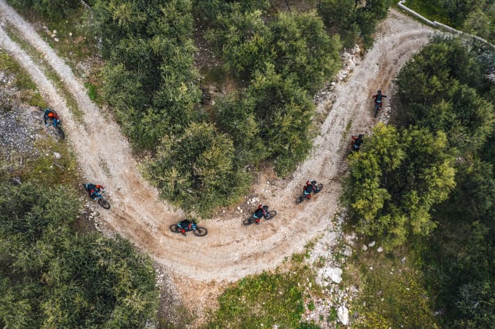 This picture clearly shows the line you should take through a gravel bend on an E-MTB.