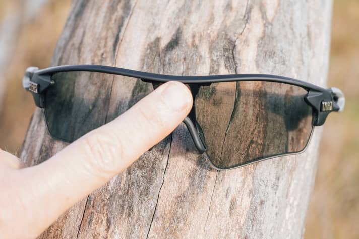 Der Unterschied wird erst sichtbar, wenn man den Sensor blockiert, während der Fahrt merkt man davon kaum etwas.  