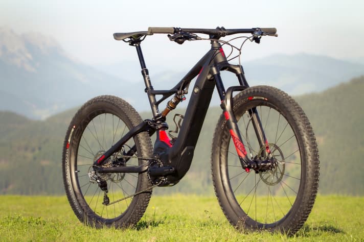   Am S-Works Turbo Levo FSR 6Fattie ist alles verbaut, was leicht und teuer ist. Deshalb kostet das S-Works E-MTB auch stolze 8999 Euro.