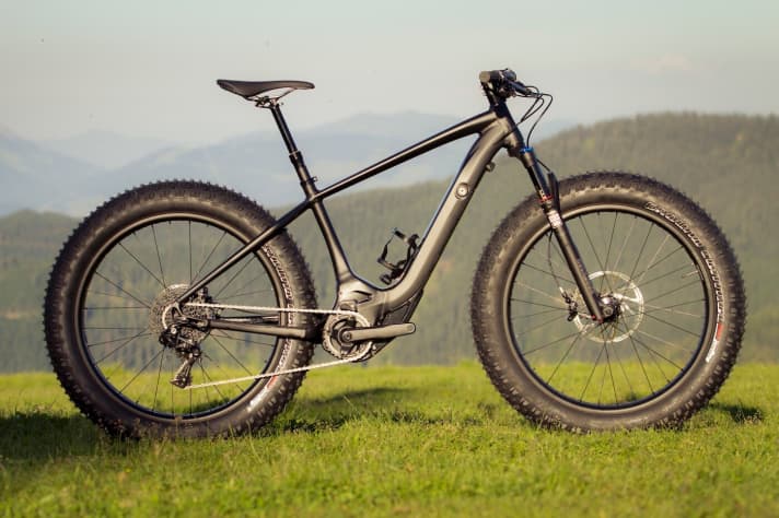   Vom Specialized Levo gibt es auch drei Hardtail-Versionen: Ein 29er, ein 6Fattie-Bike und ein Fatbike (im Bild). Das Levo HT Expert als Fatbike soll 4699 Euro kosten.