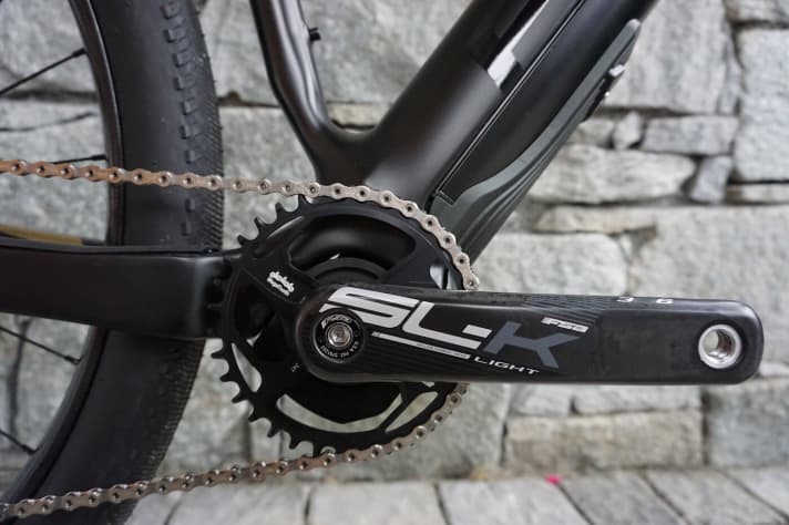   The compact design allows the gearbox to disappear behind the chainring.