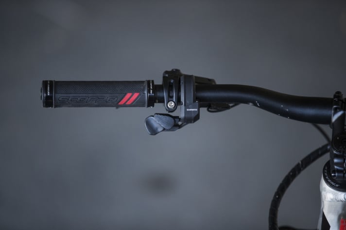   Der Schalter zum Wechsel der Fahrstufen ist einem Shifter nachempfunden und lässt sich sehr angenehm bedienen.