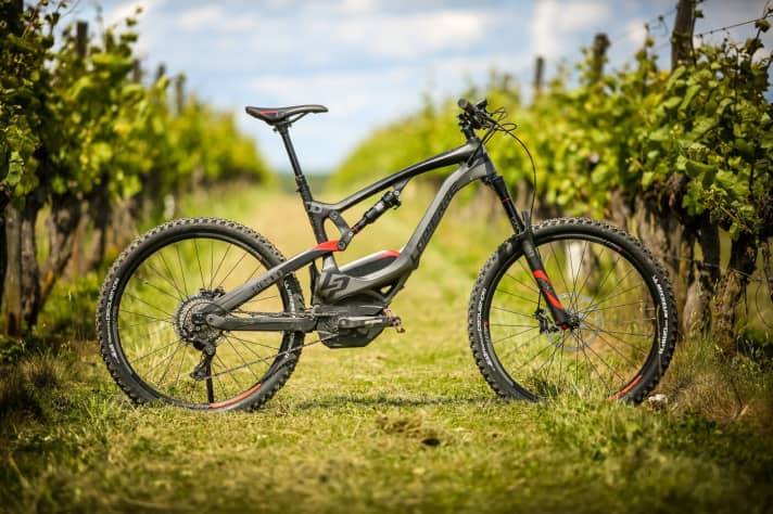   The Lapierre Overvolt AM Carbon 800.
