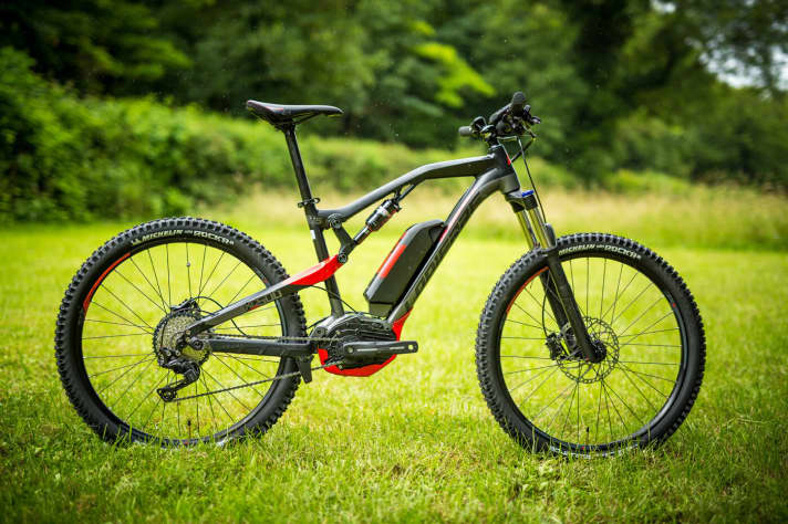   The top model of the trail bikes: the Lapierre Overvolt XC 500 with Bosch motor.