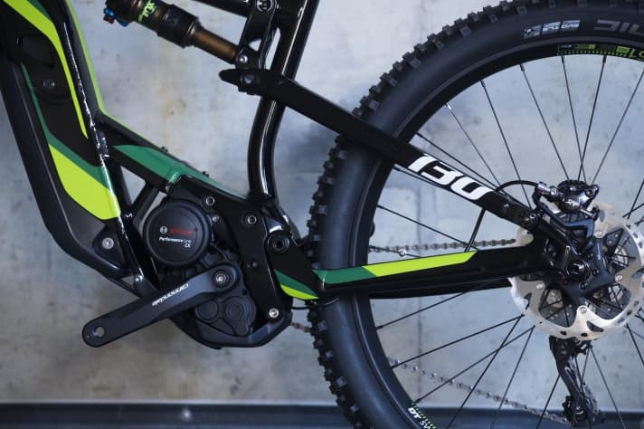   Short chainstays and a massive 157-millimetre rear wheel axle: the Moterra E-Fully goes its own way in terms of installation standards and motor integration.