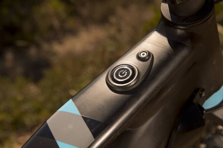   The start button is nicely integrated into the top tube.
