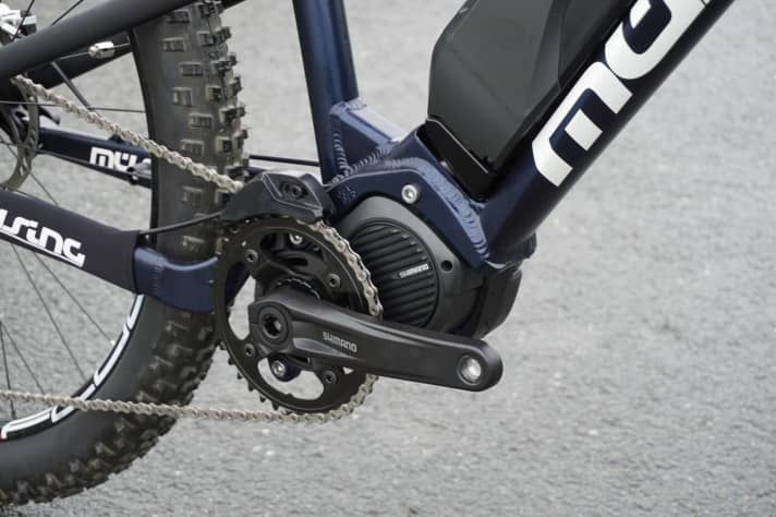   Der Shimano Steps E8000-Motor mit 500 Wh-Akku treibt das Petrol an.