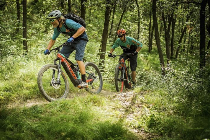   Geniale Partner? Holger Meyer und Remy Absalon auf dem neuen E-Genius im Aostatal.