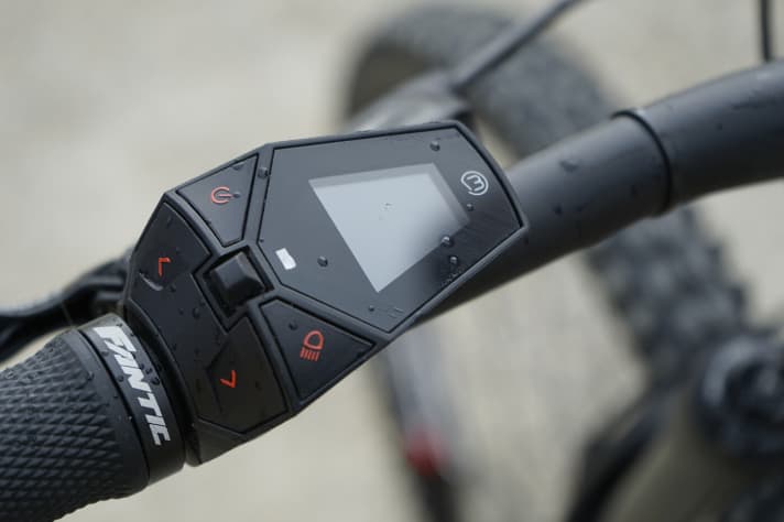   Unfortunately, the new control unit from Brose was not yet connected to the battery.