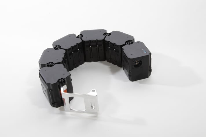   Like most of its competitors, the SnakePack from SMP Simplo offers 500 Wh.