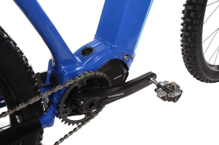   Über die Ladebuchse kann man den Akku auch im eingebauten Zustand laden.