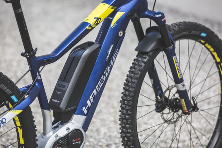   The Modular Rail System makes it possible to use an external battery in addition to the Powertube on hardtails. This results in a capacity of 1000 Wh.