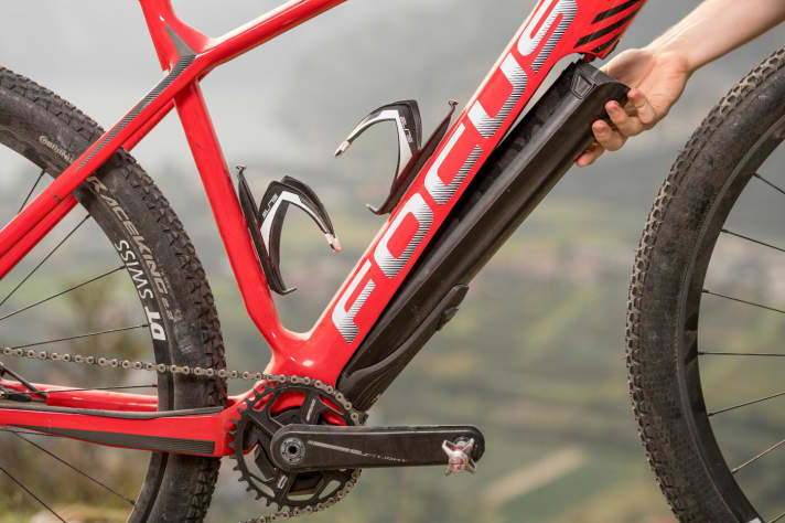   The drive unit can be removed downwards from the frame.