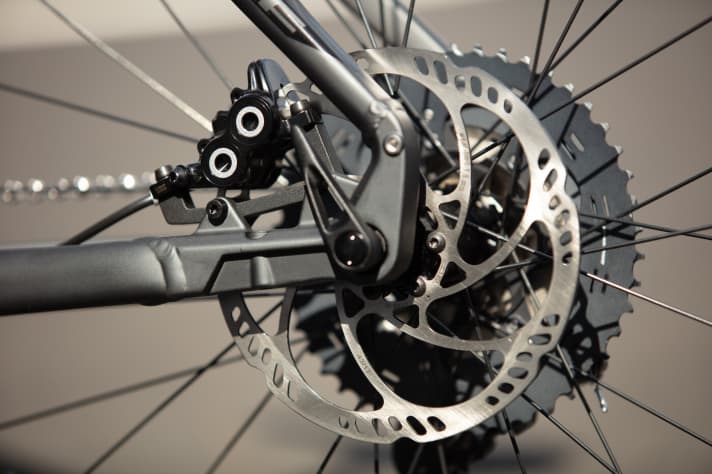 Kräftige Magura MT5-Stopper bieten genügend Bremspower selbst für schwere Piloten.