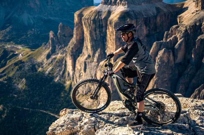   Enduro-Ass Jerome Clementz mit dem Moterra Neo in den Dolomiten.