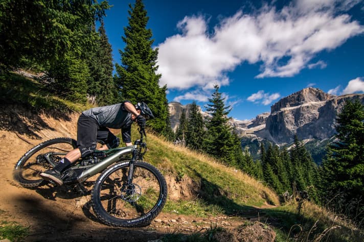   Kürzere Kettenstreben und ein verspielteres Handling: Das dürfte Jerome Clementz am neuen Moterra E-MTB besonders gefallen.