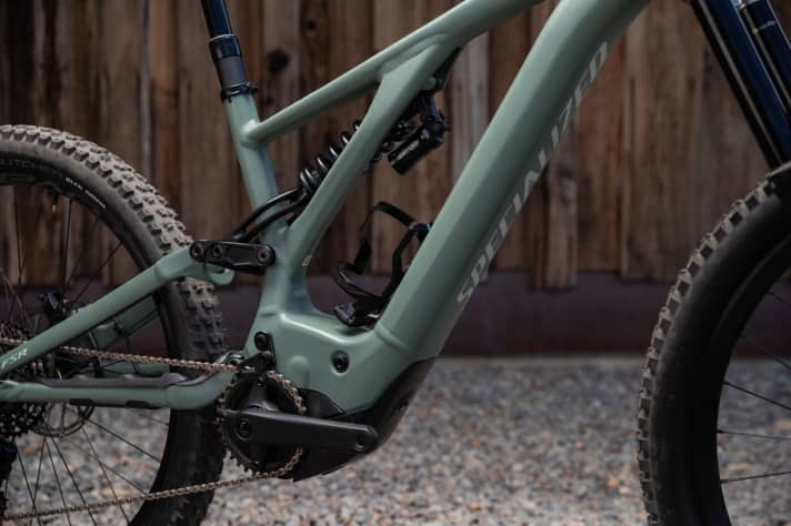   The main frame of the Kenevo is visually similar to the Stumpjumper and the Levo. There is also space for a bottle cage in the frame.