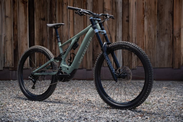   Das Expert-Modell des Specialized Kenevo kostet 6899 Euro und verfügt neben einer hochwertigeren Ausstattung außerdem über einen 700 Wh-Akku.