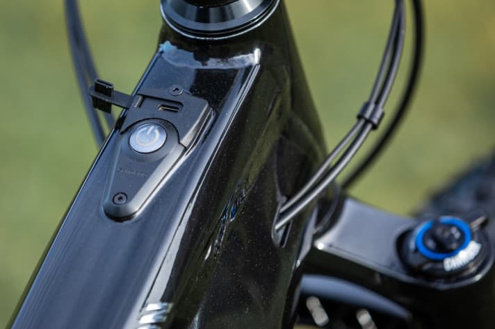   Smartphones, handlebar lights and bike computers can also be easily charged on the move using the USB-C cable.