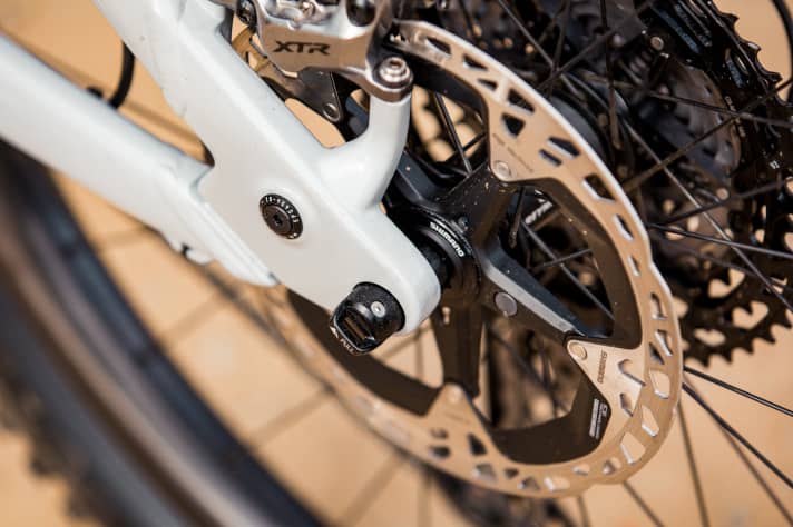   With the 203 mm brake disc and the four-piston brake, even heavy riders can come to a safe stop.