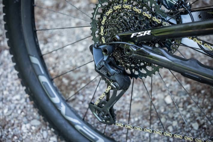   New cassette, new rear derailleur: these are the core components of the new groupset. Old mechanical rear derailleurs are not compatible with the new cassette.