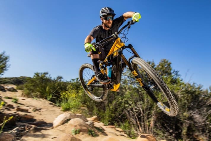   Der S ist Pirellis aggressivster Pneu. Mit neuer Karkasse und neuer Gummimischung soll der Reifen vor allem an E-Enduros brillieren.