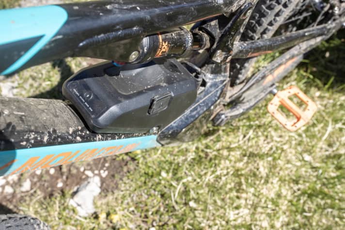   1962 Gramm schwer und 330 Wattstunden stark: der neue Aufsatzakku von Rocky Mountain für seine Powerplay-E-MTBs.