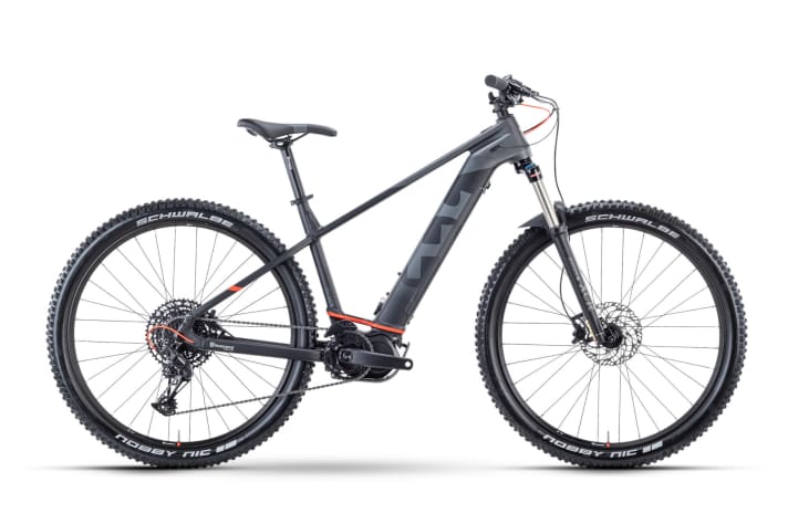   The Husqvarna Light Cross 6 hardtail comes with Shimano E8000 and an integrated battery with 630 watt hours for 3899 euros. The LC 3 with E7000 and external 500 watt battery is available for 3199 euros.