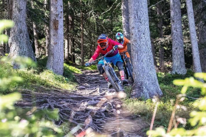   Suspension check: Which bike can cope with fast, small bumps? Our Hill Bill test track in the Serfaus-Fiss-Ladis bike park exposes many a bike.