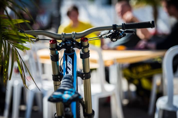   And how does the carbon mail order company ride now? Find out in the new issue of FREERIDE 1/15. On newsstands from 3 March.