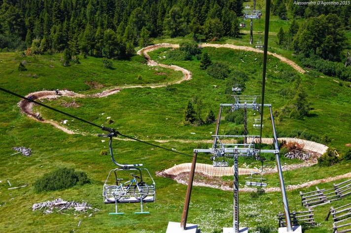   Freeriding in alpine terrain: The Brenta Bike Park benefits from its fast lifts - which increases the time spent on the trail. The park's builders are particularly proud of their massive wooden lifts.