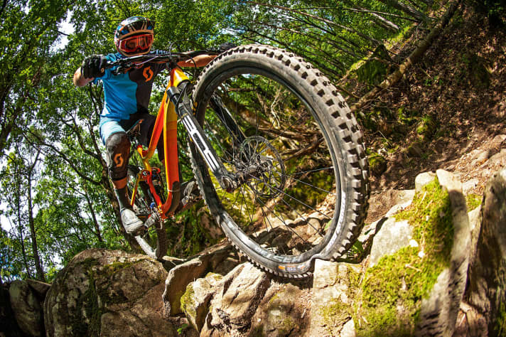   1. flattened: Several descents per system with steadily decreasing tyre pressure until the rim, tyre or both are destroyed. Where is the boundary between maximum grip and final tyre failure? How big are the differences?