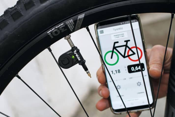 Quarq Tyrewiz tyre pressure sensor with app | pp
